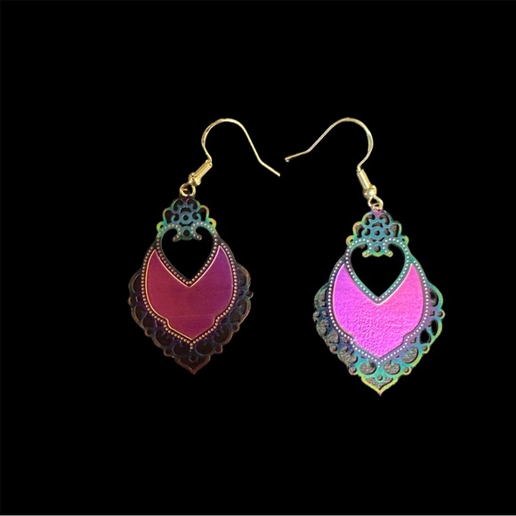 Victorian Filigree Wire Hook Earrings in Gold Tone - Picture 3 of 5